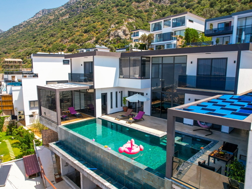  gece  -  Kasım
  | Kalkan Kördere’de Sonsuz Deniz Manzaralı, Isıtmalı Havuzlu Lüks Villa